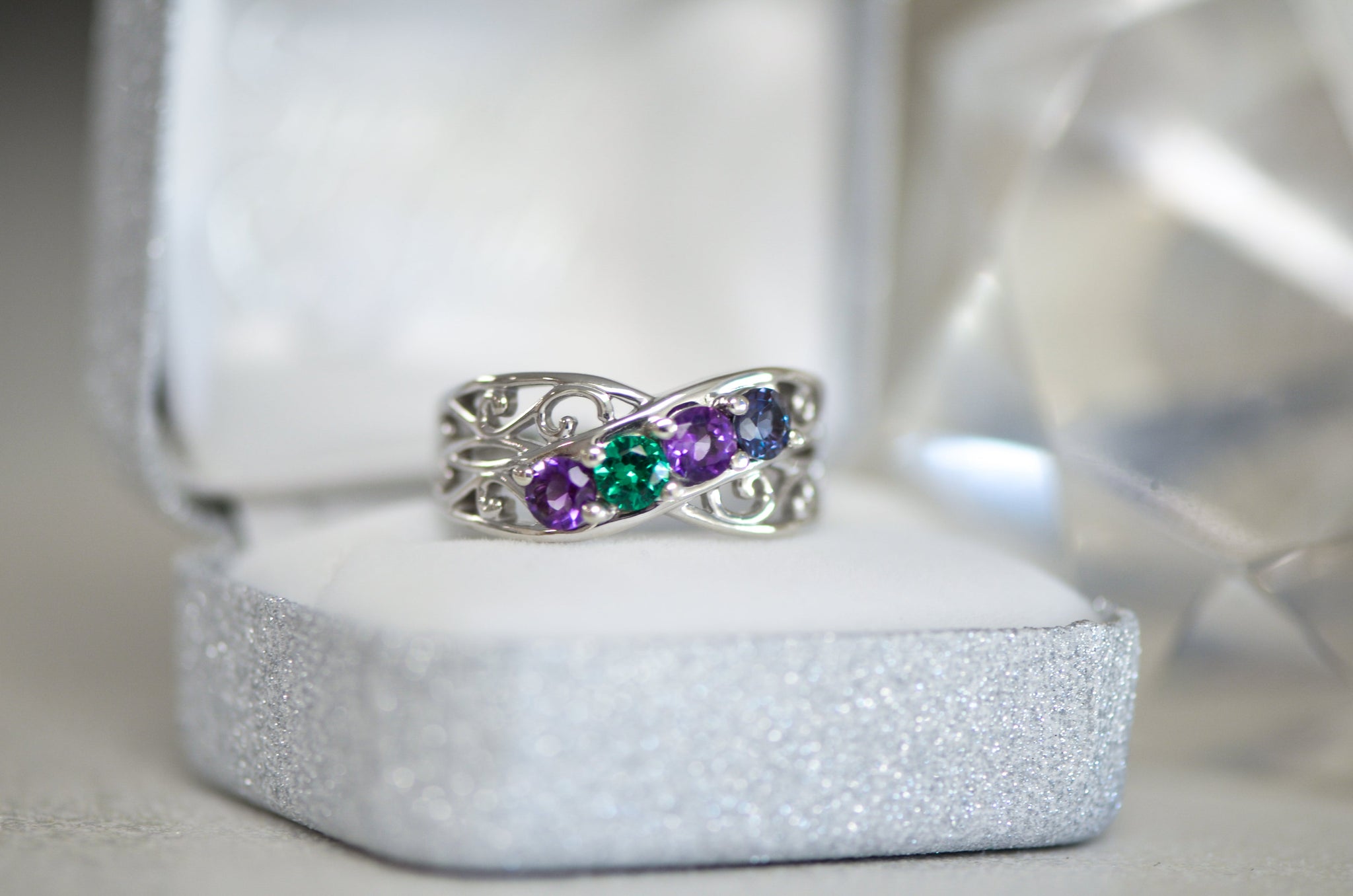 Birthstone Ring Three stone 6mm center 4mm side stones Mom family Silver Mothers Ring Amethyst Grandma Sisters top Garnet topaz peridot