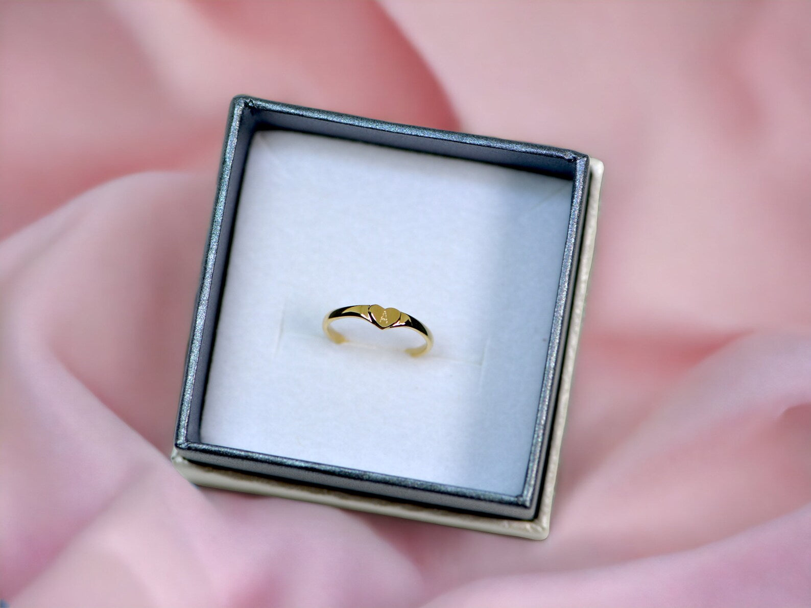 10k solid popular gold Ring baby girl heart Size 4